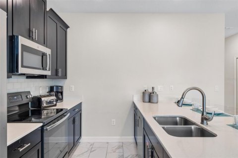 Townhouse in Davenport, Florida 5 bedrooms, 192.49 sq.m. № 1778058 - photo 9