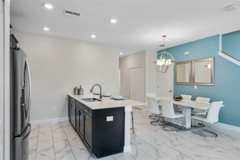 Townhouse in Davenport, Florida 5 bedrooms, 192.49 sq.m. № 1778058 - photo 10