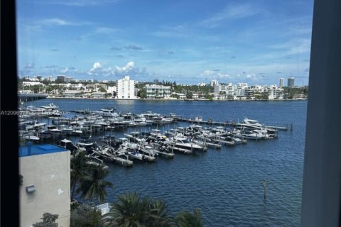 Copropriété à louer à North Bay Village, Floride: 1 chambre, 68.28 m2 № 2390726 - photo 9