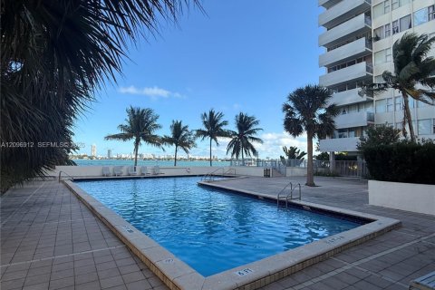 Copropriété à louer à North Bay Village, Floride: 1 chambre, 68.28 m2 № 2390726 - photo 18