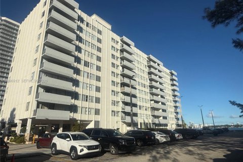 Copropriété à louer à North Bay Village, Floride: 1 chambre, 68.28 m2 № 2390726 - photo 21