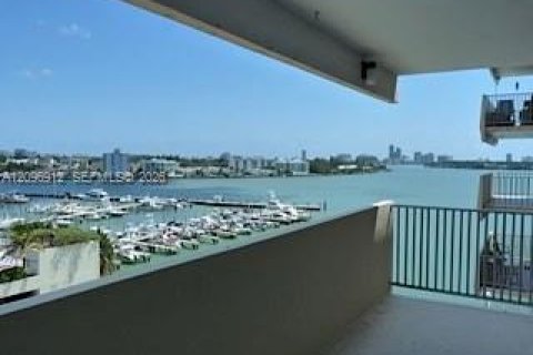 Condo à North Bay Village, Floride, 1 chambre  № 2390726