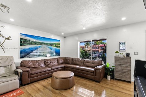 Adosado en venta en Miami Gardens, Florida, 3 dormitorios, 120.03 m2 № 1893248 - foto 7