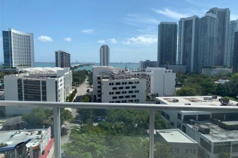 Condominio en Miami, Florida, 2 dormitorios  № 2043963