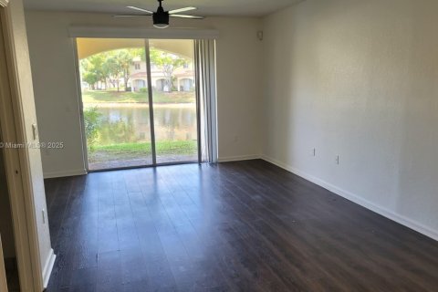 Touwnhouse à vendre à Miramar, Floride: 2 chambres, 96.34 m2 № 2013001 - photo 12