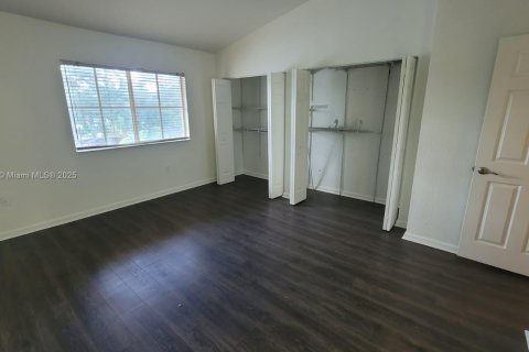 Touwnhouse à vendre à Miramar, Floride: 2 chambres, 96.34 m2 № 2013001 - photo 5