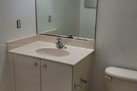 Touwnhouse à vendre à Miramar, Floride: 2 chambres, 96.34 m2 № 2013001 - photo 7