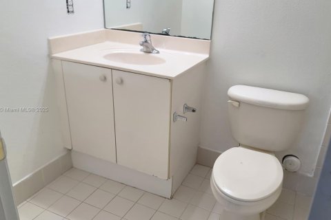 Touwnhouse à vendre à Miramar, Floride: 2 chambres, 96.34 m2 № 2013001 - photo 6