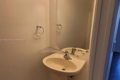 Touwnhouse à vendre à Miramar, Floride: 2 chambres, 96.34 m2 № 2013001 - photo 11