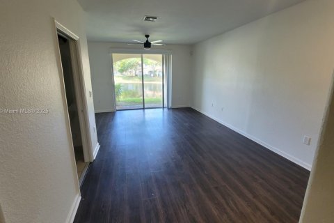 Touwnhouse à vendre à Miramar, Floride: 2 chambres, 96.34 m2 № 2013001 - photo 13