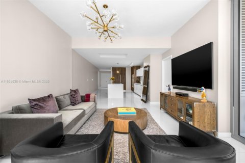 Condo in Miami, Florida, 3 bedrooms  № 1887527 - photo 10