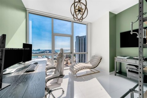 Condo in Miami, Florida, 3 bedrooms  № 1887527 - photo 16
