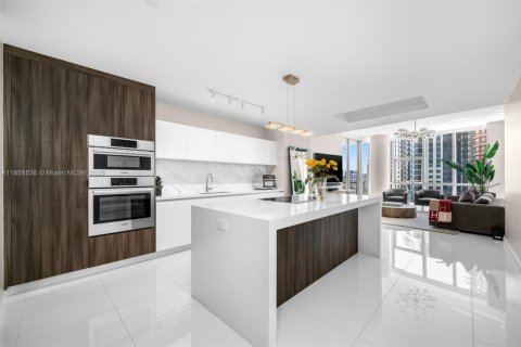 Condo in Miami, Florida, 3 bedrooms  № 1887527 - photo 4