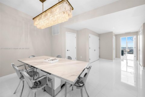 Condo in Miami, Florida, 3 bedrooms  № 1887527 - photo 24