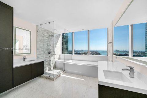 Condo in Miami, Florida, 3 bedrooms  № 1887527 - photo 2