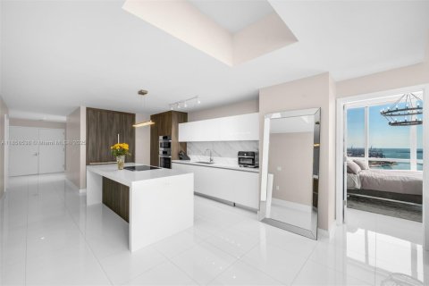 Condo in Miami, Florida, 3 bedrooms  № 1887527 - photo 8