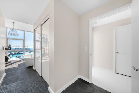 Condo in Miami, Florida, 3 bedrooms  № 1887527 - photo 19