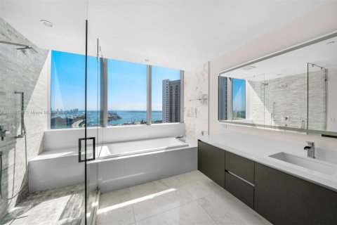 Condo in Miami, Florida, 3 bedrooms  № 1887527 - photo 14