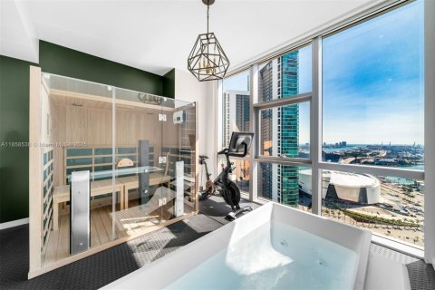 Condo in Miami, Florida, 3 bedrooms  № 1887527 - photo 22
