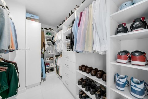 Condo in Miami, Florida, 3 bedrooms  № 1887527 - photo 5