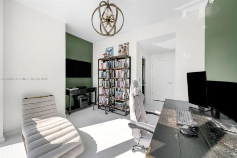 Condo in Miami, Florida, 3 bedrooms  № 1887527 - photo 17