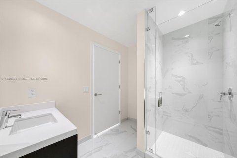 Condo in Miami, Florida, 3 bedrooms  № 1887527 - photo 18
