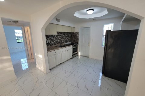 Propiedad comercial en venta en Miami, Florida, 159.7 m2 № 1965722 - foto 19