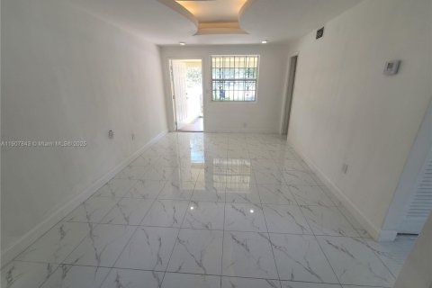 Propiedad comercial en venta en Miami, Florida, 159.7 m2 № 1965722 - foto 21