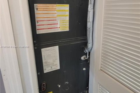 Propiedad comercial en venta en Miami, Florida, 159.7 m2 № 1965722 - foto 17