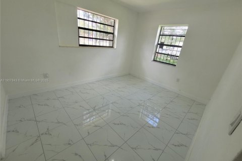 Propiedad comercial en venta en Miami, Florida, 159.7 m2 № 1965722 - foto 20