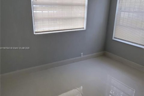 Propiedad comercial en venta en Miami, Florida, 159.7 m2 № 1965722 - foto 11