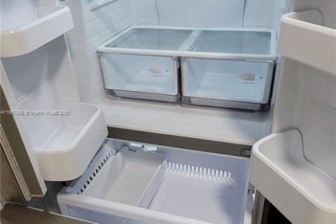 Propiedad comercial en venta en Miami, Florida, 159.7 m2 № 1965722 - foto 9