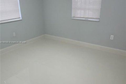 Propiedad comercial en venta en Miami, Florida, 159.7 m2 № 1965722 - foto 14