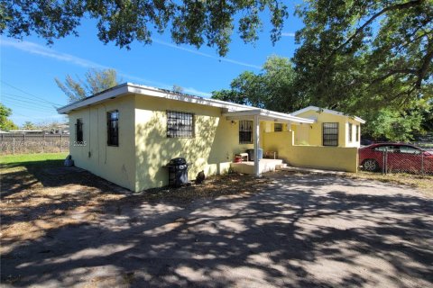 Propiedad comercial en venta en Miami, Florida, 159.7 m2 № 1965722 - foto 6