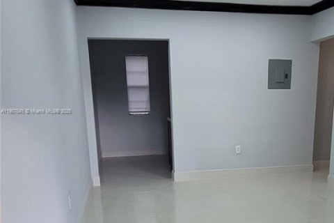 Propiedad comercial en venta en Miami, Florida, 159.7 m2 № 1965722 - foto 10