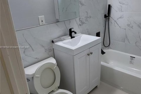 Propiedad comercial en venta en Miami, Florida, 159.7 m2 № 1965722 - foto 15