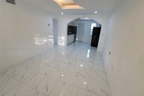 Propiedad comercial en venta en Miami, Florida, 159.7 m2 № 1965722 - foto 18