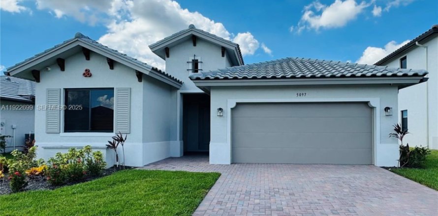 Villa ou maison à Ave Maria, Floride 3 chambres, 188.41 m2 № 1983545