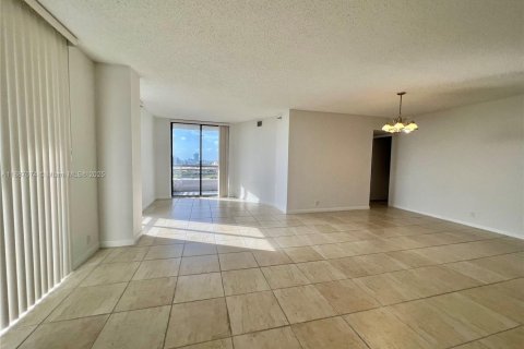 Condominio en alquiler en Aventura, Florida, 2 dormitorios, 120.96 m2 № 1933723 - foto 4