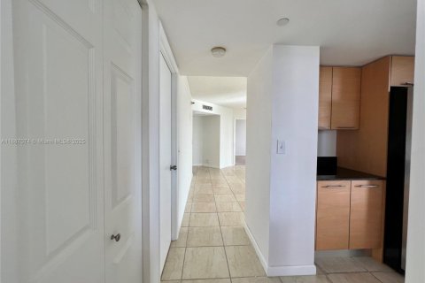 Condominio en alquiler en Aventura, Florida, 2 dormitorios, 120.96 m2 № 1933723 - foto 16