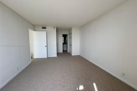 Condominio en alquiler en Aventura, Florida, 2 dormitorios, 120.96 m2 № 1933723 - foto 8