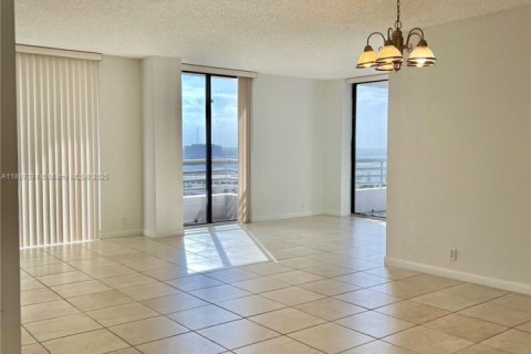 Condominio en alquiler en Aventura, Florida, 2 dormitorios, 120.96 m2 № 1933723 - foto 5