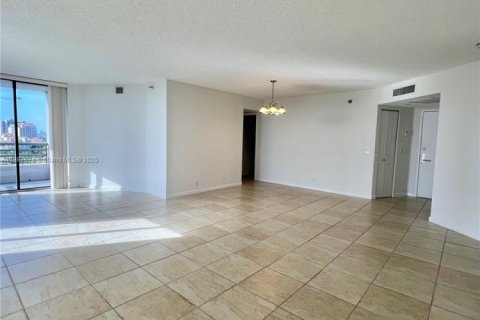 Condominio en alquiler en Aventura, Florida, 2 dormitorios, 120.96 m2 № 1933723 - foto 3