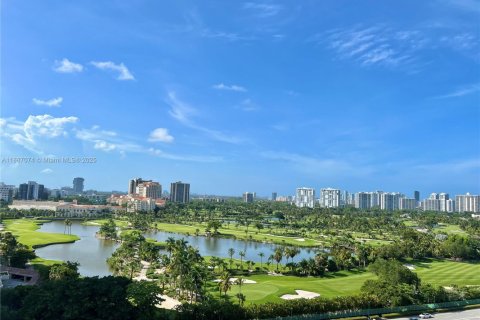 Condominio en alquiler en Aventura, Florida, 2 dormitorios, 120.96 m2 № 1933723 - foto 1