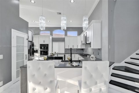 Купить виллу или дом в Мирамар, Флорида 7 спален, 352.66м2, № 1948592 - фото 22