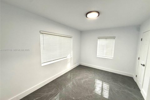 House in Fort Lauderdale, Florida 2 bedrooms, 88.07 sq.m. № 2076911 - photo 7
