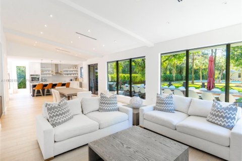 Casa en venta en Plantation, Florida, 4 dormitorios, 412.49 m2 № 1986803 - foto 2