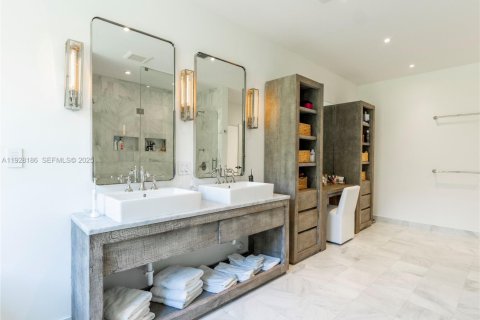 Casa en venta en Plantation, Florida, 4 dormitorios, 412.49 m2 № 1986803 - foto 12