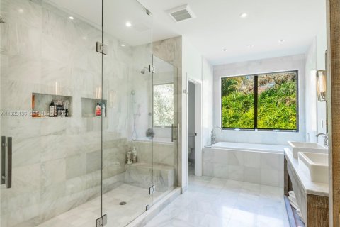 Casa en venta en Plantation, Florida, 4 dormitorios, 412.49 m2 № 1986803 - foto 11