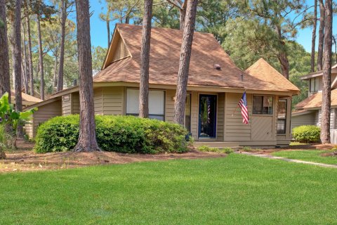 House in Miramar Beach, Florida 2 bedrooms, 116.69 sq.m. № 560257 - photo 1